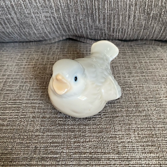 Vintage porcelain bird mini figurine gray with orange beak appx 2”